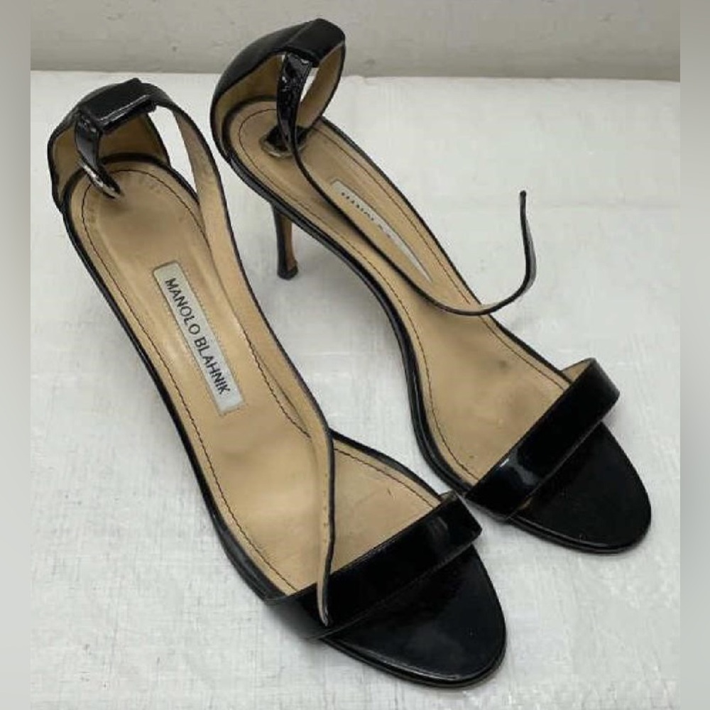 Authentic Manolo Blahnik Glossy Black Heels